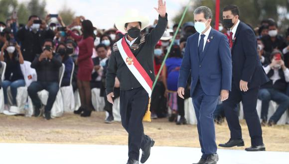 Pedro Castillo juró simbólicamente en la Pampa de Ayacucho. (Foto: Alessandro Currarino / @photo.gec)