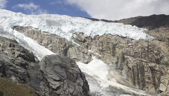 La última información de las autoridades da cuenta de que en los últimos 54 años se han perdido 590 kilómetros cuadrados de cobertura glaciar en el Perú, lo que ha reducido drásticamente la reserva de agua para el futuro (Foto: Juan Ponce)