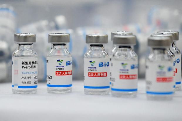 Empty vials of the Sinopharm coronavirus COVID-19 vaccine are kept on a table at a vaccination center in Hanoi on September 10, 2021 (Photo: Nhac Nguyen / AFP)