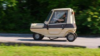 Conoce el auto de plástico que puedes conducir sin brevete