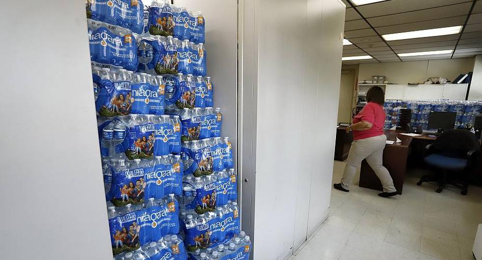 Las autoridades están repartiendo agua embotellada de forma gratuita a 15.000 personas en Newark, que cuenta con 280.000 residentes.(Foto: AFP)