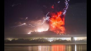 ¿Por qué se producen rayos en medio de una erupción volcánica?