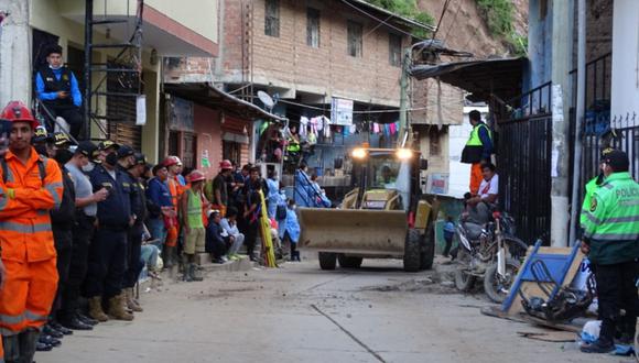 Las labores de remoción de escombros se reanudaron esta mañana en el centro poblado de Retamas | Foto: Said Velásquez / @photo.gec