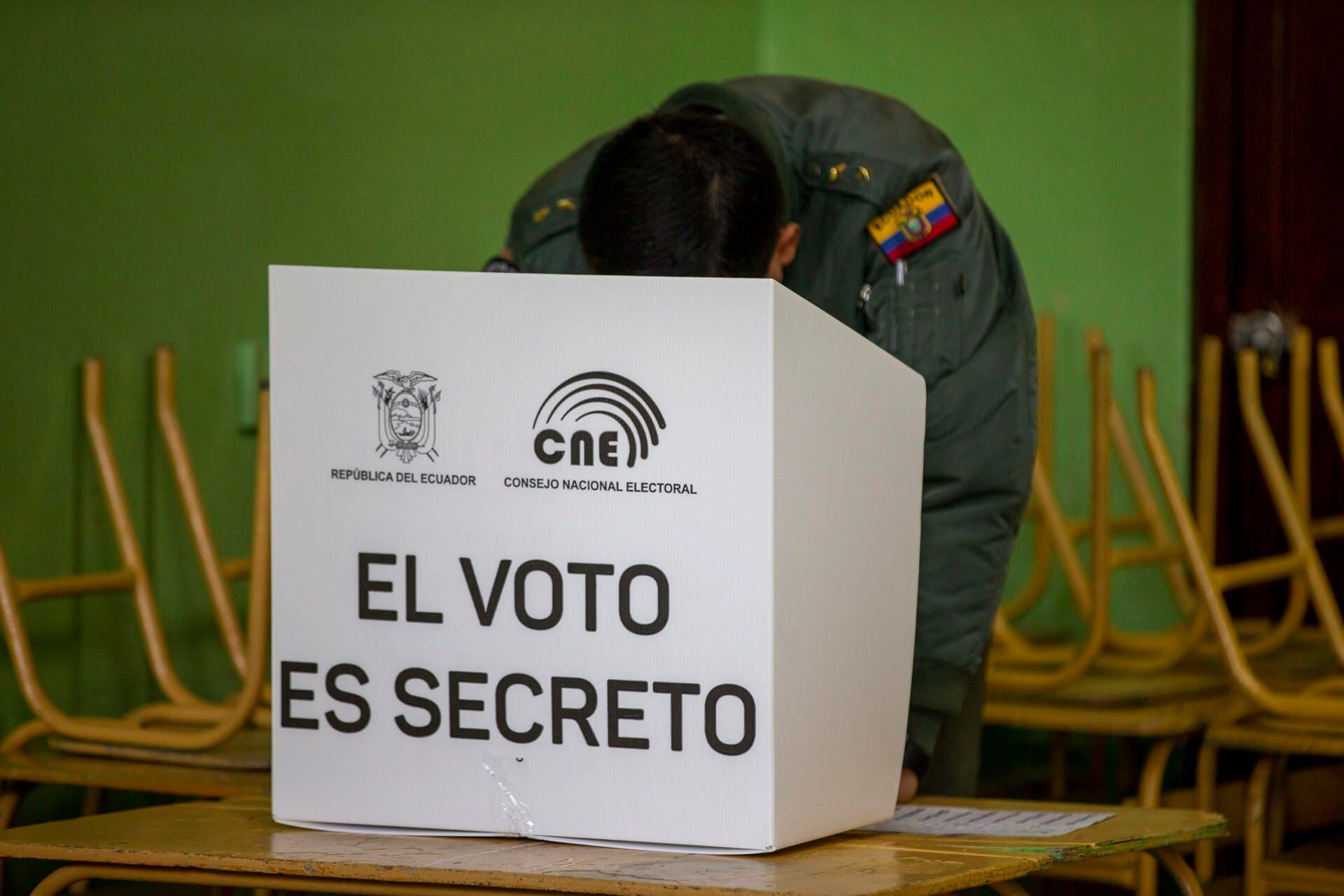 File photo dated February 5, 2023 during Ecuador's local elections and the referendum promoted by the Government to reform the Constitution.  (EFE/ José Jácome).