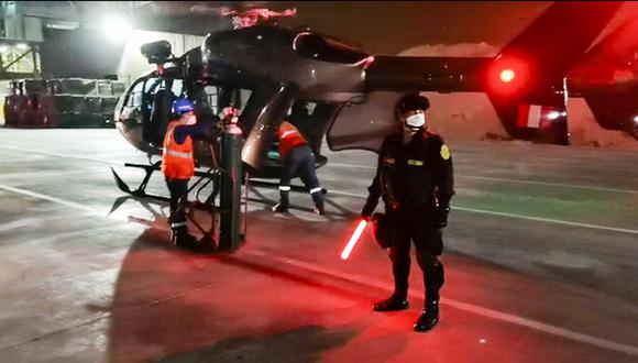 Balones de oxígeno fuero llevados vía aérea para garantizar la atención de pacientes COVID-19. (Foto. Mininter)