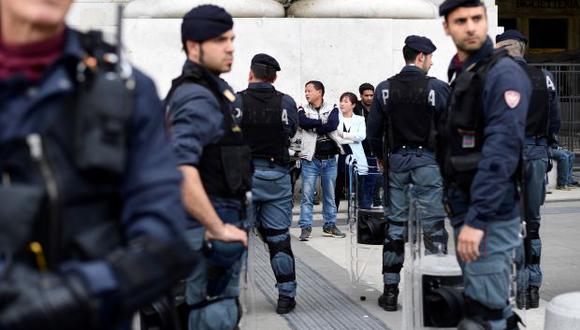 Según los investigadores, los detenidos forman parte de las familias de la poderosa 'Ndrangheta con origen en Locri, en la provincia de Regio Calabria. (Foto referencial de policías italianos: AFP)