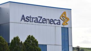 COVID-19 | AstraZeneca anuncia que su tratamiento evita enfermedad sintomática en un 77%