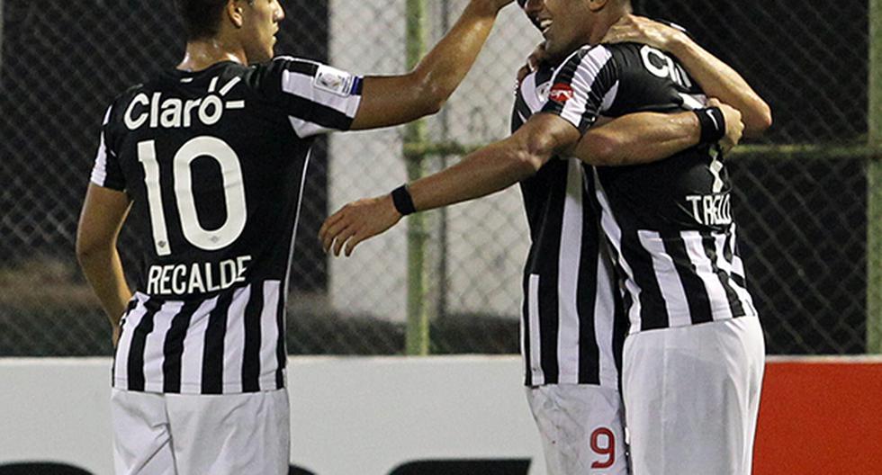 Libertad celebrando su gol a Estudiantes (Foto: EFE)