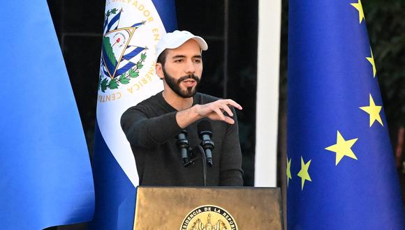 El presidente de El Salvador, Nayib Bukele, pronuncia un discurso durante la inauguración del Centro Urbano de Bienestar y Oportunidades (CUBO) en el barrio de Santa Lucía en Mejicanos, El Salvador, el 17 de enero de 2023. (Foto de Marvin RECINOS / AFP)