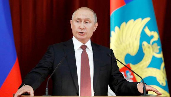 Vladimir Putin dijo que la cumbre en Helsinki fue un éxito en general, pero se quejó por lo que describió como poderosos esfuerzos en Estados Unidos para sabotearla. (Foto: EFE/Sergei Karpukhin)
