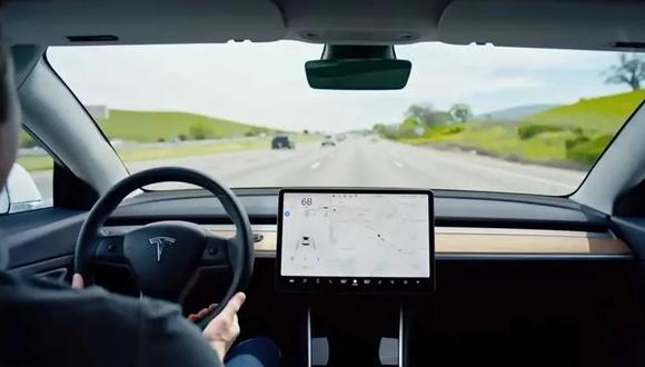 Tesla vetará a conductores que hagan mal uso de su sistema de conducción autónoma