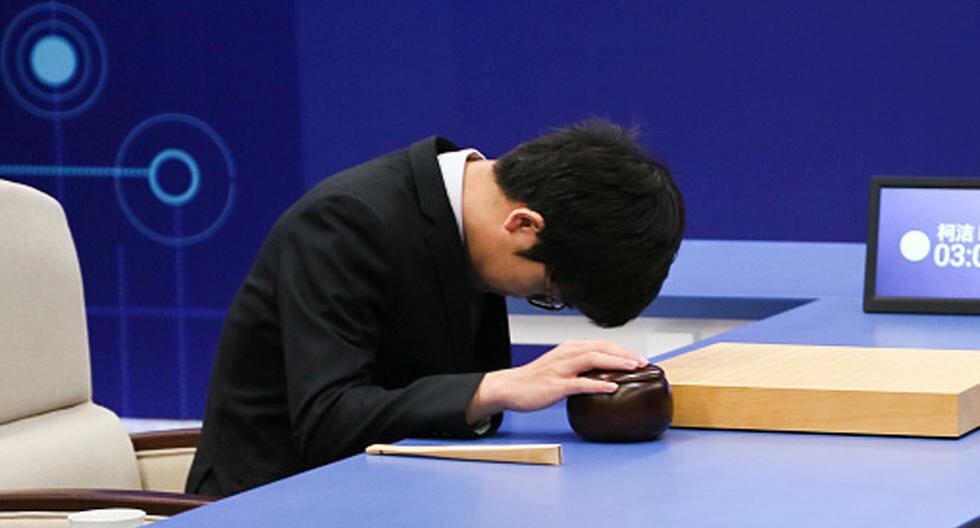 El mejor jugador de go del mundo, Ke Jie, perdió su segunda partida ante AlphaGo, la inteligencia artificial de Google. (Foto: Getty Images)