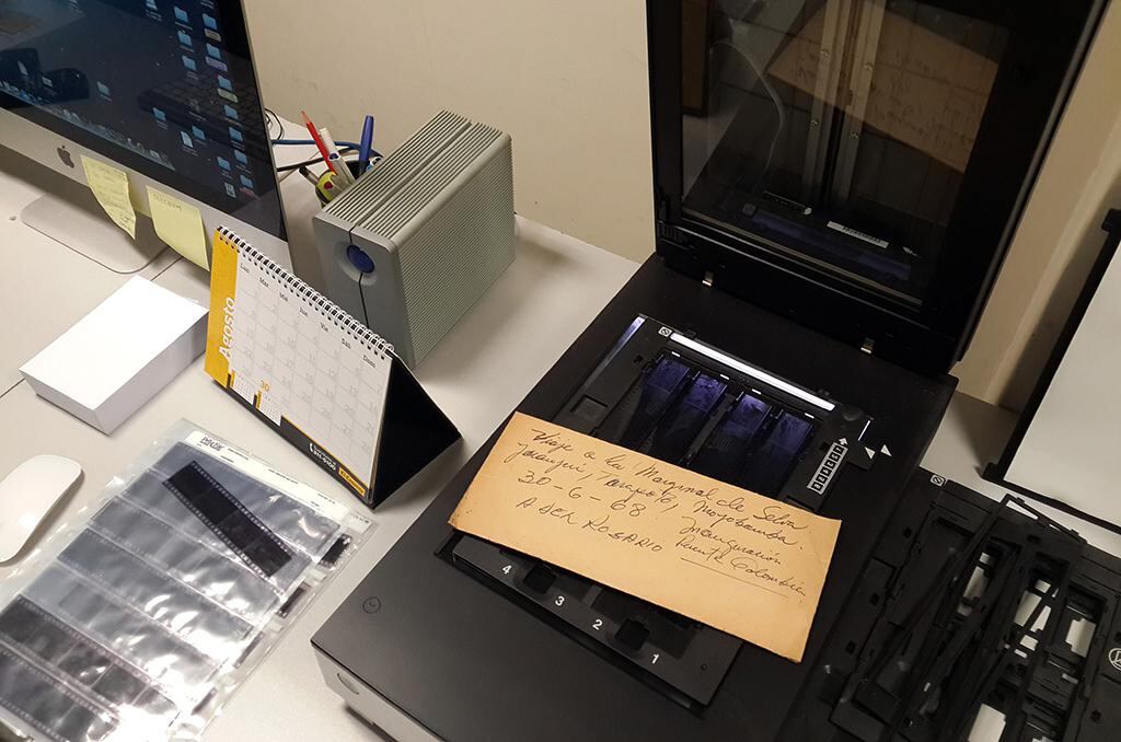 Con estos equipos se digitalizan los negativos de nuestras colecciones fotográficas. Foto: Lili Córdova/ Archivo El Comercio