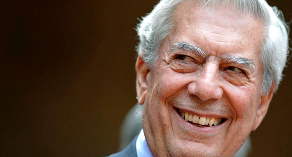 Mario Vargas Llosa recibe medalla de oro. (Foto: EFE)