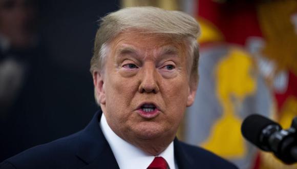 El presidente de los Estados Unidos, Donald J. Trump, hace declaraciones sobre la elección luego de entregar la Medalla de la Libertad a Lou Holtz, en la Oficina Oval de la Casa Blanca, en Washington. (Foto: EFE / EPA / Doug Mills / POOL).