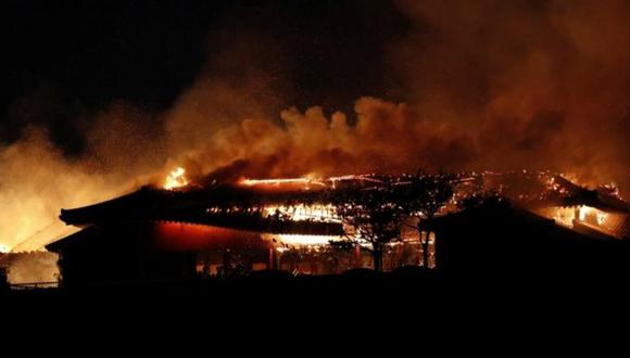El castillo ha sido devastado varias veces por incendios a lo largo de su historia. (Foto: Reuters, via BBC Mundo)