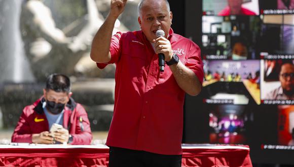 El diputado venezolano y vicepresidente del Partido Socialista Unido de Venezuela (PSUV), Diosdado Cabello, habla durante un encuentro con movimientos sociales en el Parque Carabobo en Caracas, el 10 de noviembre de 2021. (Foto de Pedro Rances Mattey / AFP)