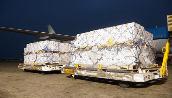El Minsa indicó que este cargamento forma parte de las 13 millones de dosis que llegarán durante setiembre. (Foto: Minsa)