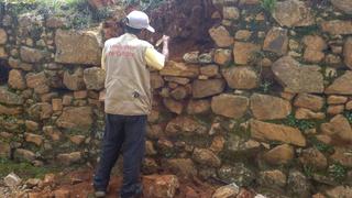 La Libertad: Mincul realiza labores de conservación preventiva en muro perimétrico de Wiraqochapampa