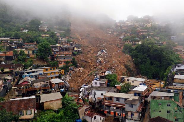 Vista aérea después de un deslizamiento de tierra en Petrópolis, Brasil, el 16 de febrero de 2022. (Florian PLAUCHEUR / AFP).