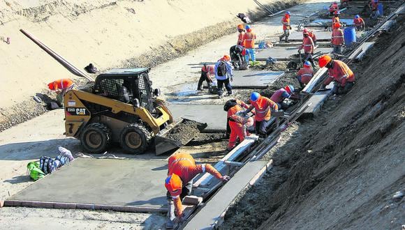 El presidente Martín Vizcarra indicó que se invertirán S/7.000 millones en las obras de reconstrucción durante un período de dos años, tiempo que tomará concluir los proyectos. (Foto: Ralph Zapata / El Comercio)