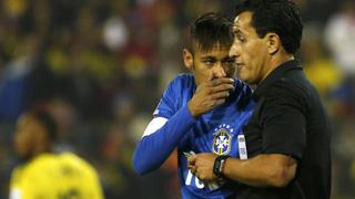 Neymar "agarró de los brazos al árbitro y le dijo hijo de p..."