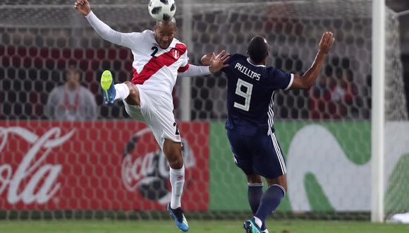 "Tenemos que seguir por el mismo sendero y con la misma actitud", manifestó Alberto Rodríguez, quien fue el mejor futbolista del duelo entre Perú y Escocia. (Foto: AFP)
