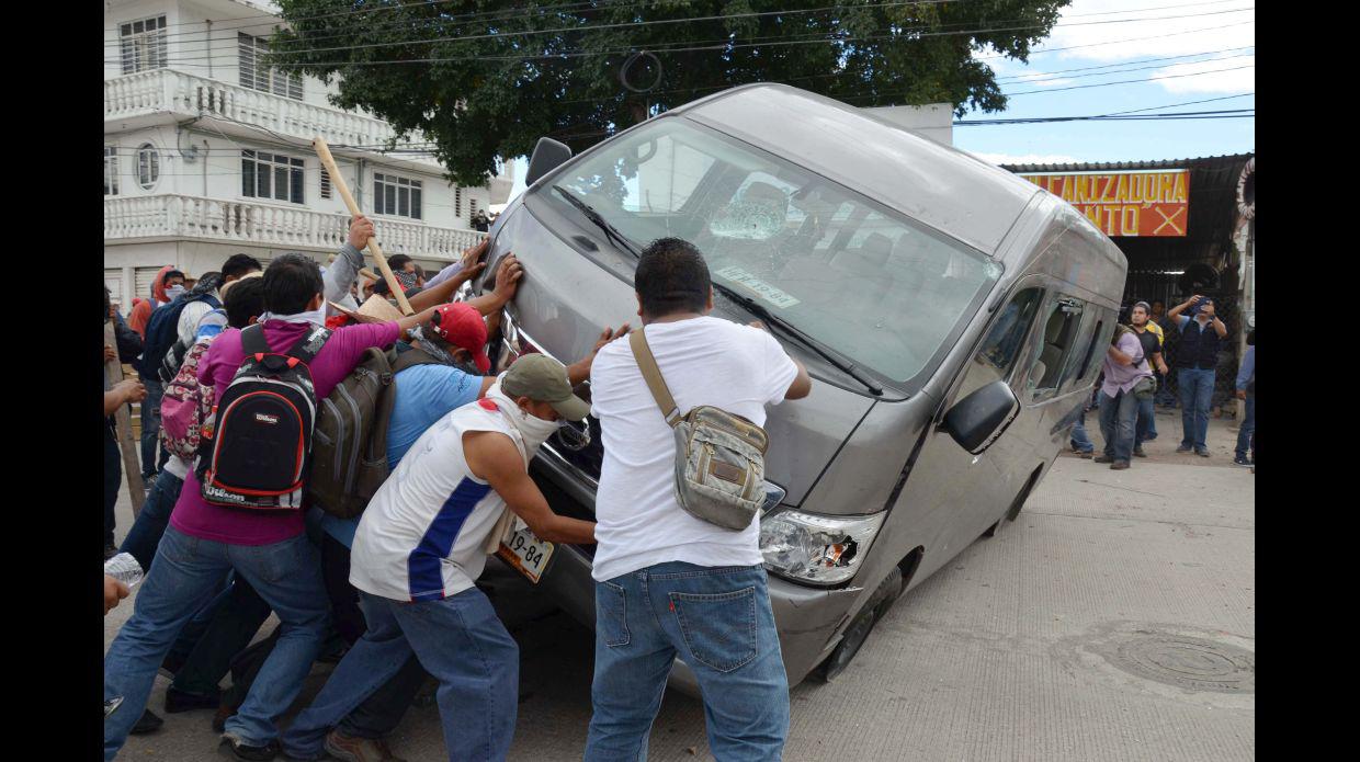 Aumenta la violencia en México por estudiantes desaparecidos - 1