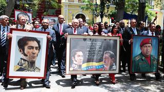 Constituyente de Maduro tomó posesión del Parlamento con cuadros de Bolívar y Chávez [FOTOS]