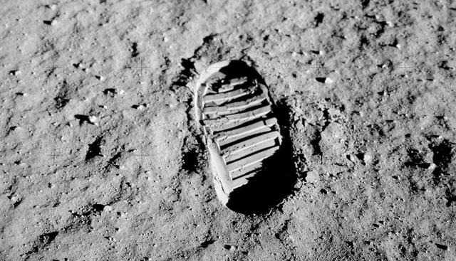 Huella de la pisada del piloto del módulo lunar del Apolo 11, Buzz Aldrin, en la superficie lunar. (NASA)
