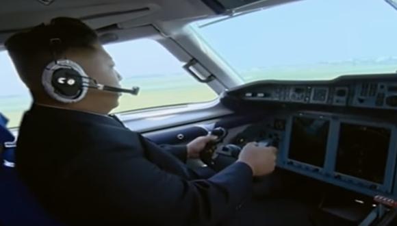 El líder de Corea del Norte divulgó un vídeo patriótico en el que aparecía pilotando un AN-148. (Foto: Captura de YouTube)
