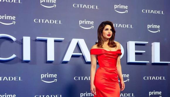 El sensual vestido rojo de Priyanka Chopra (Foto: IG @priyankachopra)