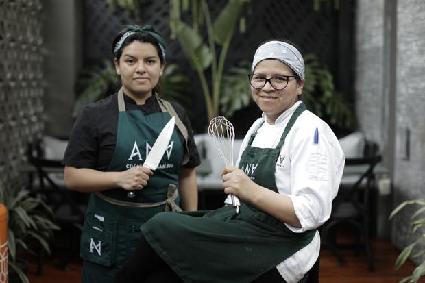 Saraí del Águila and Melissa Castro, Ana's chefs. (Photo: Anthony Niño de Guzmán)
