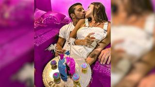 Korina Rivadeneira y Mario Hart revelan sexo de su bebé por redes sociales 