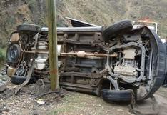 Al menos 10 muertos por caída de camión a abismo en Tarma