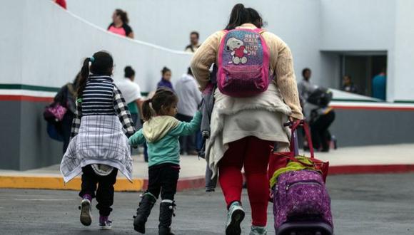Muchos de los inmigrantes que intentan cruzar la frontera de México a Estados Unidos lo hacen acompañados de menores.
