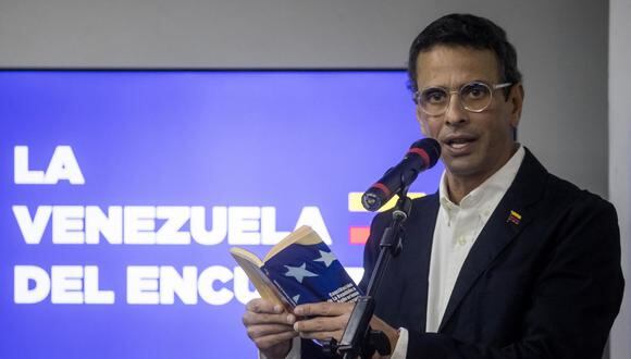 El dos veces candidato a la presidencia de Venezuela Henrique Capriles habla en un encuentro con miembros de sindicatos y trabajadores venezolanos, en Caracas, Venezuela, el 4 de septiembre de 2023. (Foto de Miguel Gutiérrez / EFE)