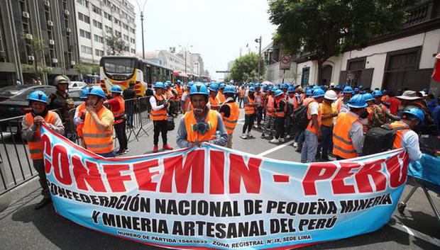 Cerca de 20 mil mineros artesanales marcharon en Lima el pasado 22 de enero. Volverán a hacerlo los días 11 y 12 de marzo en mayor número.