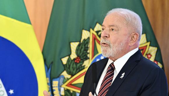 El presidente brasileño, Luiz Inacio Lula da Silva, habla durante una reunión ministerial para celebrar los primeros 100 días de su gobierno en el Palacio Planalto en Brasilia el 10 de abril de 2023. (Foto de EVARISTO SA / AFP)