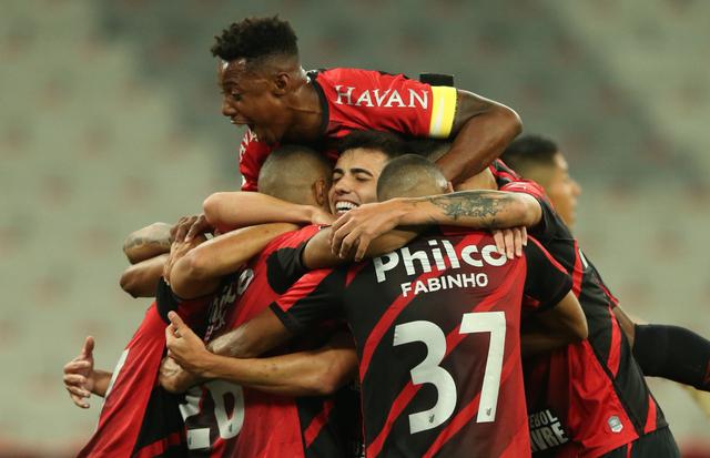 Paranaense enfrentó a Colo Colo por la Copa Libertadores