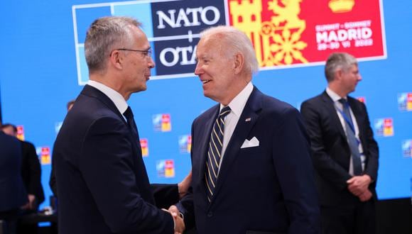 El presidente Joe Biden y el secretario general de la OTAN, Jens Stoltenberg. (REUTERS/Nacho Doce)