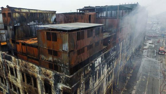 Así lucen las estructuras dañadas de la galería Nicolini por incendio en Las Malvinas. (Foto: Andina)