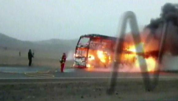 Bus interprovincial se incendió en plena Panamericana Norte