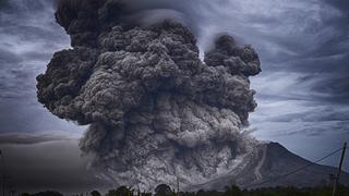 ¿Es cierto que los volcanes emiten más carbono que la humanidad y causan el calentamiento global?