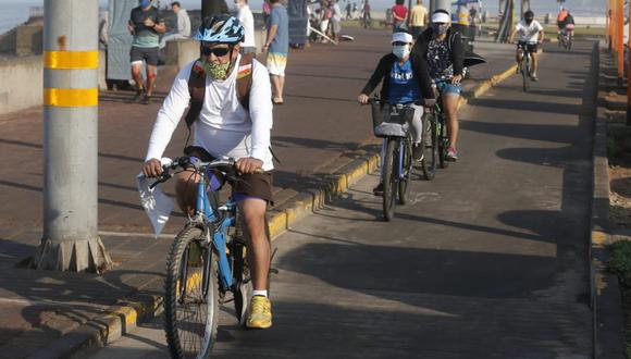 Los días soleados son aprovechados por los ciudadanos para hacer deporte cerca del mar. | Foto: Andrés Paredes/@photo.gec