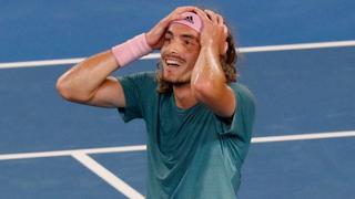 La reacción de Tsitsipas al momento de eliminar a Federer del Australian Open