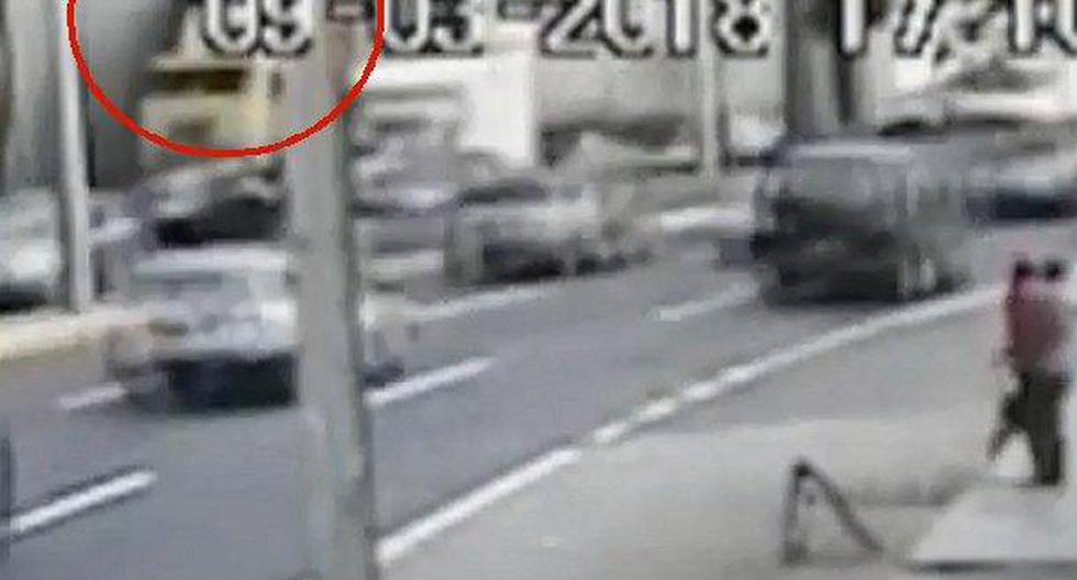 El conductor responsable del accidente se encuentra como no habido. (Foto: Captura)