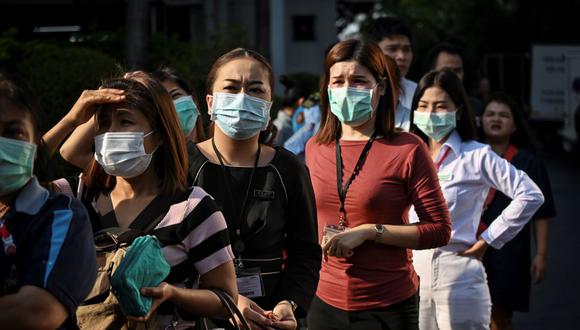 "Diario de la peste" es una columna que muestra la perspectiva del autor portugués Gonçalo Tavares en los tiempos del coronavirus. Fotografía tomada en Tailandia, país donde se ha incrementado exponencialmente el uso de mascarillas. (Foto: Lillian SUWANRUMPHA / AFP)