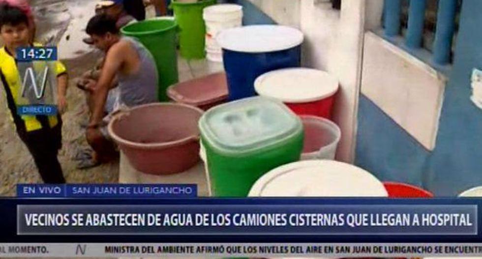 Tras el aniego de aguas servidas en San Juan de Lurigancho, los vecinos han llegado a los exteriores de algunos hospitales para abastecerse de agua potable. (Video: Canal N)