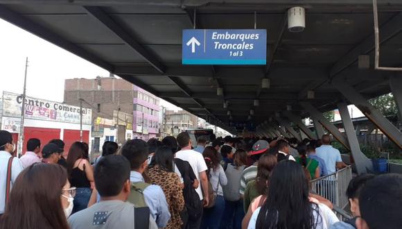 Cientos llegan a la estación del Metropolitano. (Foto: Liesly Martínez)